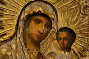 Orosz ikonfestő, 20. sz. eleje: Tikhvini Istenanya. Olaj, fa, réz okláddal, kis hibákkal, 26,5×22 cm...