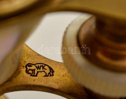 Jelzett gyöngyház berakásos színházi látcső. WK jelzéssel. szép állapotban