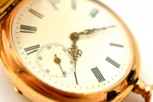 14K arany zsebóra,, sérült számlappal, működő szerkezettel. / 14 C gold pocket watch, with working m...