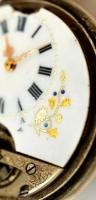 XIX, sz. vége. Különleges rugós szerkezetű ezüst 8 napos zsebóra, festett porcelán számlappal, előre...