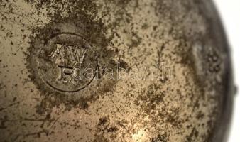 XIX, sz. vége. Különleges rugós szerkezetű ezüst 8 napos zsebóra, festett porcelán számlappal, előre...