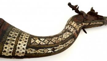 XVIII-XIX. századi muskéta, Gyöngyház berakással, megviselt állapotan  / Vintage waffle in bad condi...