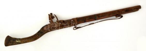 XVIII-XIX. századi fegyver, Gyöngyház berakással, megviselt állapotban, hiányos  / Vintage waffle in...