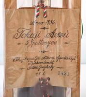1956-os évjáratú bontatlan palack Tokaji Aszú, díszcsomagolásban / 1956 Tokaji Aszu wine. Unopened b...