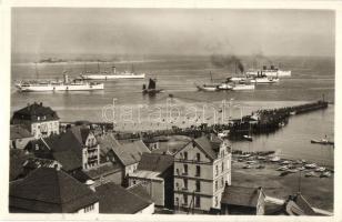 44 db RÉGI külföldi képeslap közlekedési eszközökkel. Sok német és osztrák képeslap felvonókkal / 44...