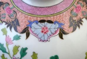 Herendi Paon de Peking mintás váza, kézzel festett, jelzett, hibátlan, m: 31 cm /

Herendi Pao de ...