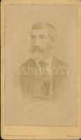 cca 1870 Úriember műtermi portréfotója Veress Ferenc (1832-1916) neves kolozsvári fényképész műtermé...