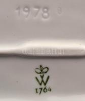 Wallendorf  ülő lány a kutyával, kézzel festett, jelzett, hibátlan, m:14 / Wallendorf girl with dog,...