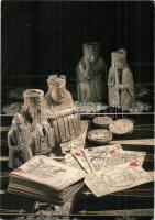 National Museums of Scotland, Cards and board games, chessmen, tablemen, backgammon / A skót Nemzeti Múzeum lapja, kártya- és táblajátékok, sakk (non PC) (EK)