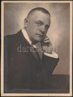 Székely Aladár (1870-1940): Férfiportré, fotó, kartonra ragasztva, aláírt, hátulján jelzett, 22,5×16,5 cm