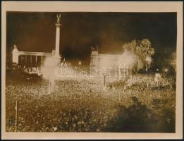 1938 Ünnepség Budapesten a Felvidék visszacsatolása alkalmából. Francia sajtófotó 18x12 cm