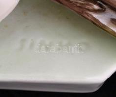 Zsolnay rőzsén ülő asszony (Sinkó András), kézzel festett, jelzett, hibátlan, m:26 cm, h:25 cm