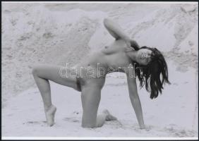 cca 1971 Nagy terpeszben, 3 db szolidan erotikus fénykép, vintage negatívokról készült mai nagyításo...