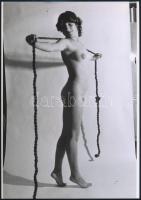 cca 1972 Köteles gyakorlat, 3 db szolidan erotikus fénykép, vintage negatívokról készült mai nagyítá...