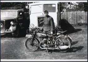 cca 1940-1950 Katonák, autók, motorok, 5 db vintage negatívról készült mai nagyítás, 18x25 cm