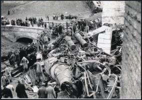 1931. szeptember 13. Biatorbágyi robbantás helyszíni fotója, vintage negatívról készült mai nagyítás, 18x25 cm