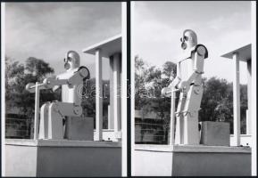 cca 1938 Budapest, robotember a nemzetközi vásáron, 3 db vintage negatívról készült mai nagyítás, 13x18 cm