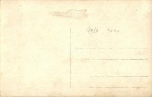 Osztrák-Magyar Haditengerészet, torpedó beemelése a K.u.K. haditengerészet csatahajójába / K.u.K. Kr...