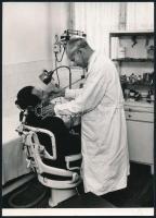 cca 1960 Tiszavölgyi József (1909-?) fotóriporter pecséttel jelzett, vintage felvételei különféle té...