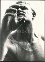 cca 1972 Vető Jánosnak címzett borítékban 13 db vintage fotó, jelzés nélkül, a fiatal művészeket egy...