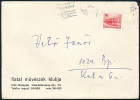 cca 1972 Vető Jánosnak címzett borítékban 13 db vintage fotó, jelzés nélkül, a fiatal művészeket egy...