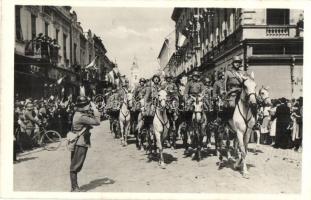 1940 Szatmárnémeti, Satu Mare; bevonulás lovaskatonákkal / entry of the Hungarian troops, cavalrymen