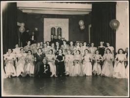 cca 1935 Báli ruhák divatja Budapesten, az 1930-as években, 4 db vintage fotó, 11,5x17 cm és 17,5x23...