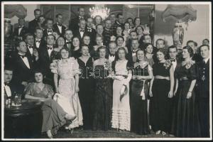 cca 1935 Báli ruhák divatja Budapesten, az 1930-as években, 4 db vintage fotó, 11,5x17 cm és 17,5x23...