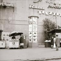 1969 Budapest, a Fővárosi Moziüzemi Vállalat hirdetőoszlopai, plakáthelyei, kirakatai, ahol az új filmeket hirdették, 13 db szabadon felhasználható, vintage negatív, 6x6 cm