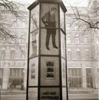 1969 Budapest, a Fővárosi Moziüzemi Vállalat hirdetőoszlopai, plakáthelyei, kirakatai, ahol az új fi...