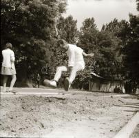 cca 1967 Sportolók, sportesemények, 13 db vintage negatív Sinka Antal (?-?) hagyatékából, aki a velencei AGROKOMPLEX fotósa volt az 1960-as, 1970-es években, 6x6 cm
