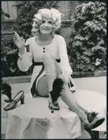 cca 1966 Divatfotók Párizsból, Londonból, New Yorkból, 3 db feliratozott vintage fotó, 23x17 cm