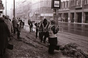 1989 Budapesti városképek, életképek, 104 db db szabadon felhasználható, vintage negatív, 24x36 mm