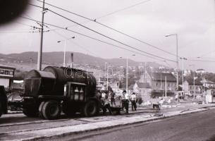 1984 Budapest, az 1-es villamos vonalán közlekedő próbajárat, 34 db szabadon felhasználható, vintage...