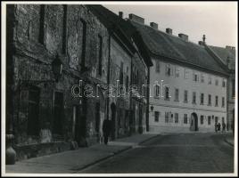 cca 1960 Budapest, budai vár, épületek és utcaképek, 5 db vintage fotó, 18x24 cm