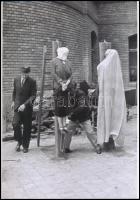 1945 Budapest, háborús bűnös halálos ítéletének nyilvános végrehajtása, 4 db vintage negatívról kész...