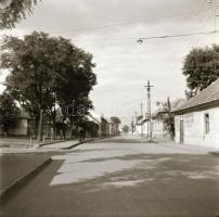 cca 1969 Kecskeméti városképek, épületfotók, 13 db szabadon felhasználható vintage negatív, 6x6 cm