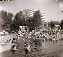 cca 1969 Gyula, városképek, épületfotók, 21 db szabadon felhasználható vintage negatív, 6x6 cm