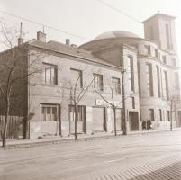 cca 1964 Budapest, Kőbánya, a kerület épületei, utcaképek, a városrész fejlődése, 21 db szabadon fel...