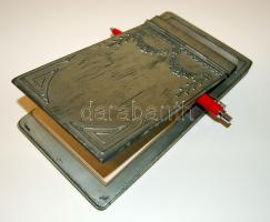 Kinyitható fém jegyzettömbtartó