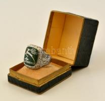 1933 Tűzzománc díszítésű ezüst színű cserkész gyűrű kiadva az 1933-as Gödöllői Jamboree alkalmából. Eredeti dobozában, jó állapotban. / Jamboree enameled ring in original box.