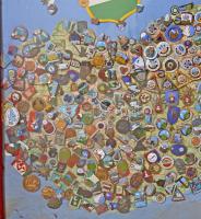 Magyar túrajelvény gyűjtemény, nagyméretű üvegezett fakeretben, Magyarország térképre rögzítve. Több...