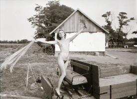 cca 1978 13 db szolidan erotikus felvétel negatívja, 4x6 cm és 6x6 cm