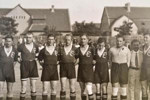 cca 1920 A Budapesti Egyetemi Atlétikai Club (BEAC) labdarúgóinak csoportképe, Munkácsi Márton (1896...