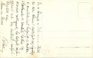 1916 Janów, a 30,5 cm-es mozsár lövegje. Kis kézi kocsival szállítják az ágyúhoz és emelődaruval hel...