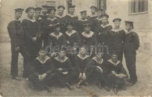 K.u.K. matrózok csoportképe / K.u.K. Kriegsmarine, mariners group photo (apró lyuk / small pinhole)