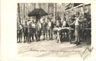 1917 Cholera (kolera) elleni oltás a Magaros-tetőn, sorban álló katonák / WWI K.u.K. Vaccination against cholera, queuing soldiers, photo