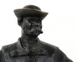 Beszédes János László (1874-1922): Pipáját töltő csikós. Bronz, jelzett, alabástrom talapzattal, m: ...