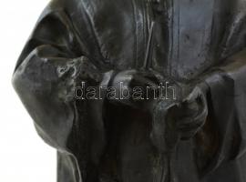 Beszédes János László (1874-1922): Pipáját töltő csikós. Bronz, jelzett, alabástrom talapzattal, m: ...