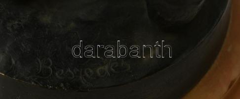 Beszédes János László (1874-1922): Pipáját töltő csikós. Bronz, jelzett, alabástrom talapzattal, m: ...